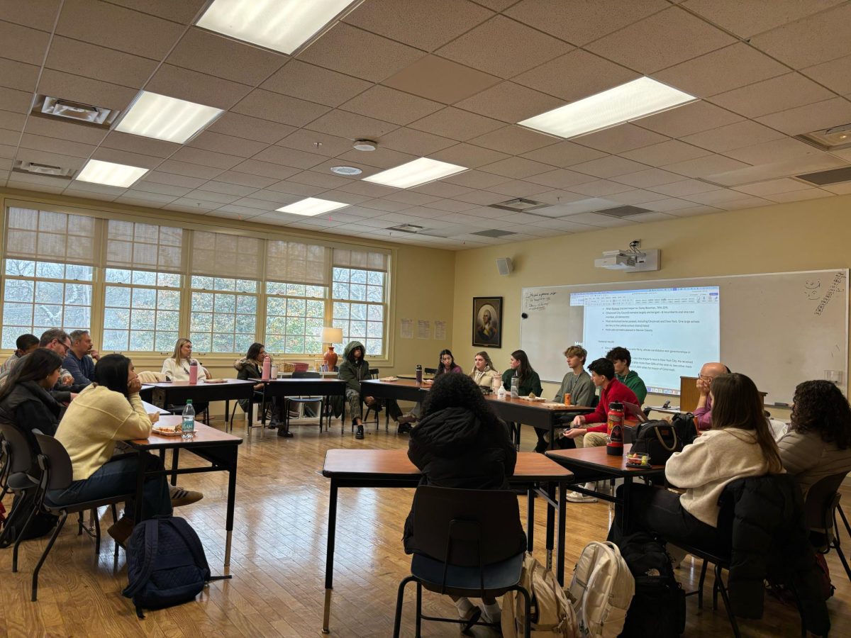 Students discuss current events at the Salon club. 